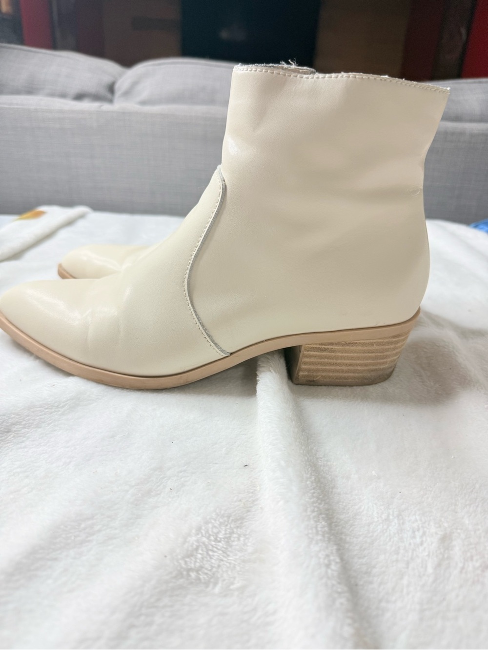 Dolce Vita Cream Ivory Pointed Toe Ankle Boots Western Booties Side Zip
